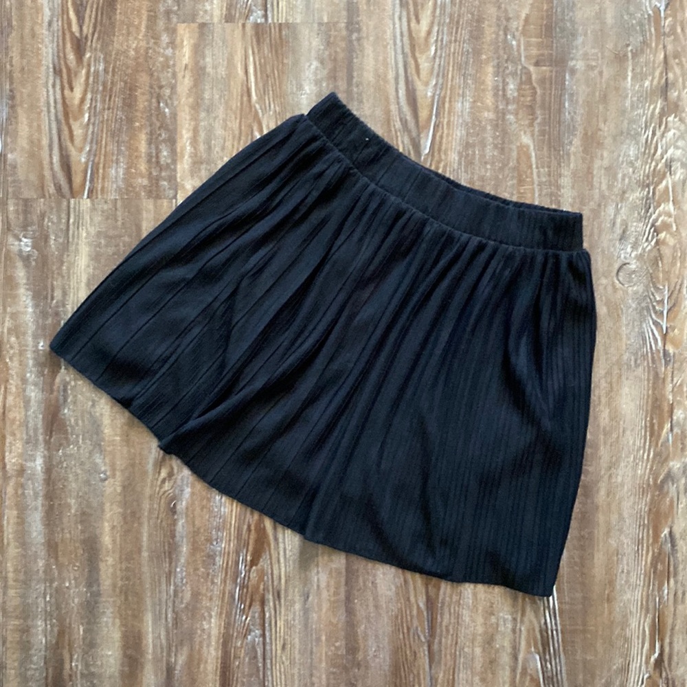 Zara Trafaluc Black Pleated Stretchy Waist Mini Skirt